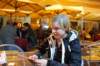 Julie choississant un dessert