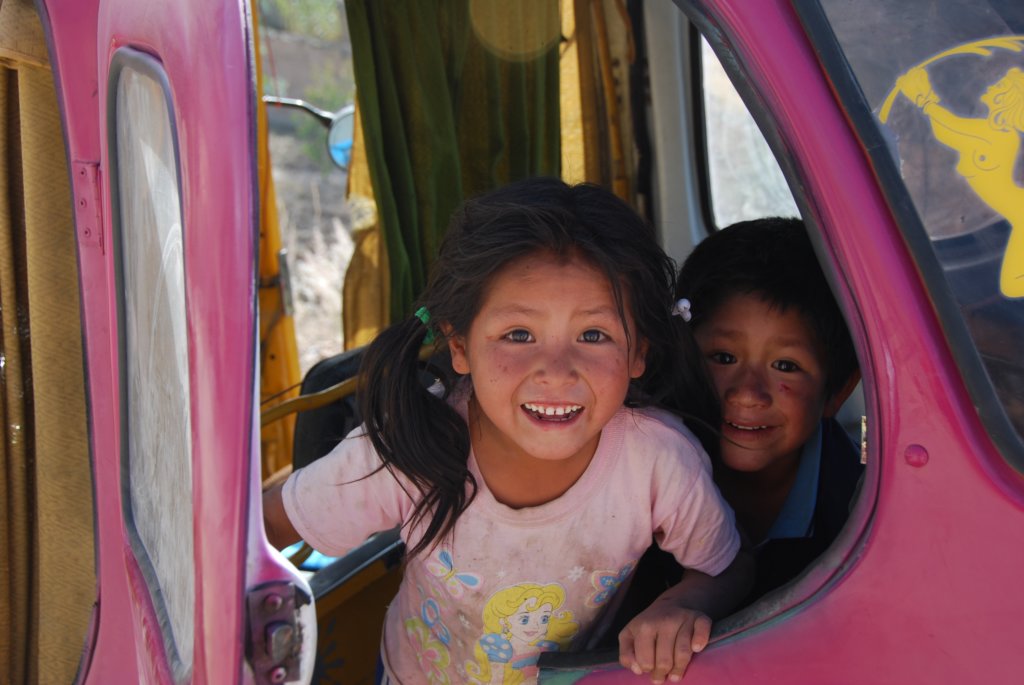 Les enfants sont enthousiastes de voir des gringos