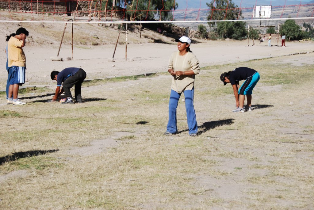 petitepartiedevolleyballproucanadaonprpareleterrain.jpg
