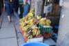 Étalage de bananes sur le bord de la rue