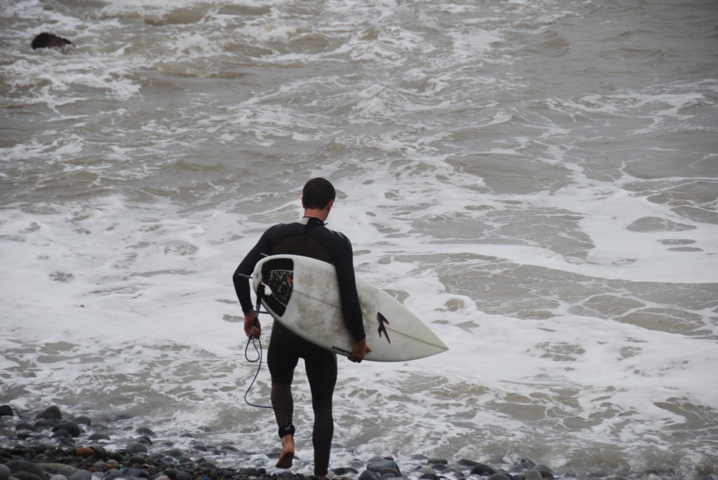On ne baigne pas, mais on y fait du surf