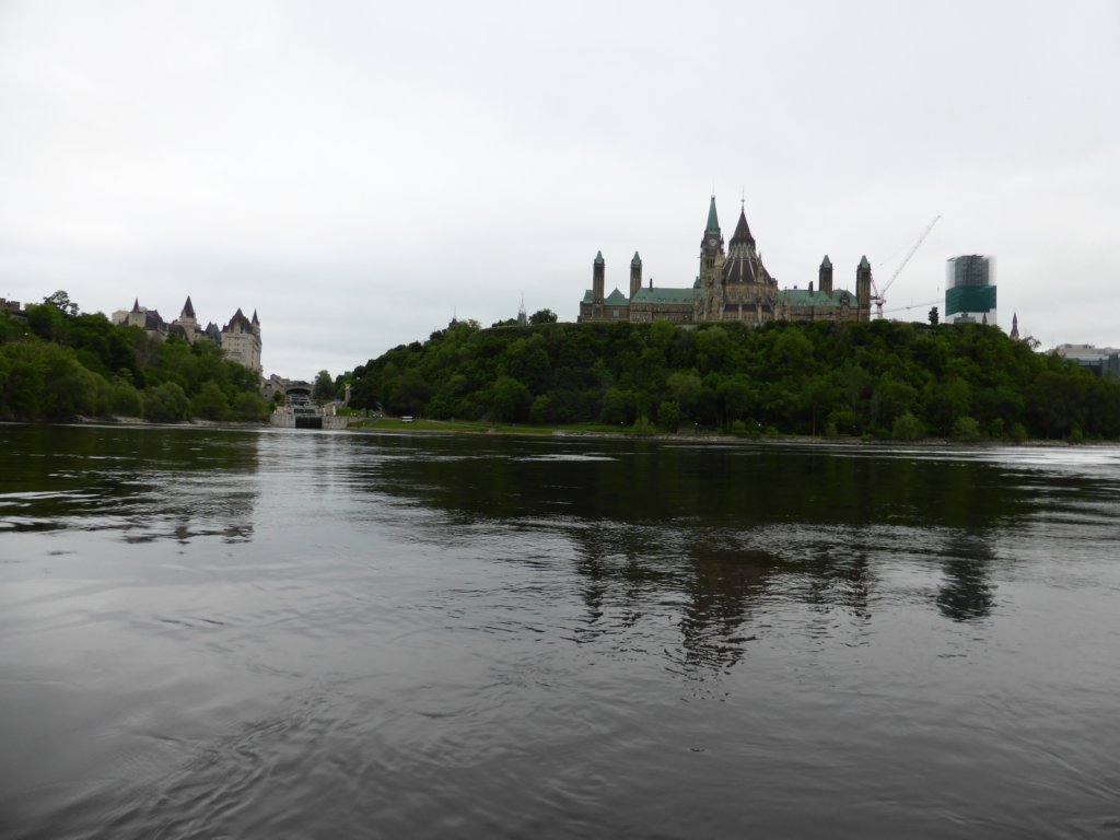 traversedelarivireoutaouaisetrencontredespremiresclusesducanalrideau.jpg