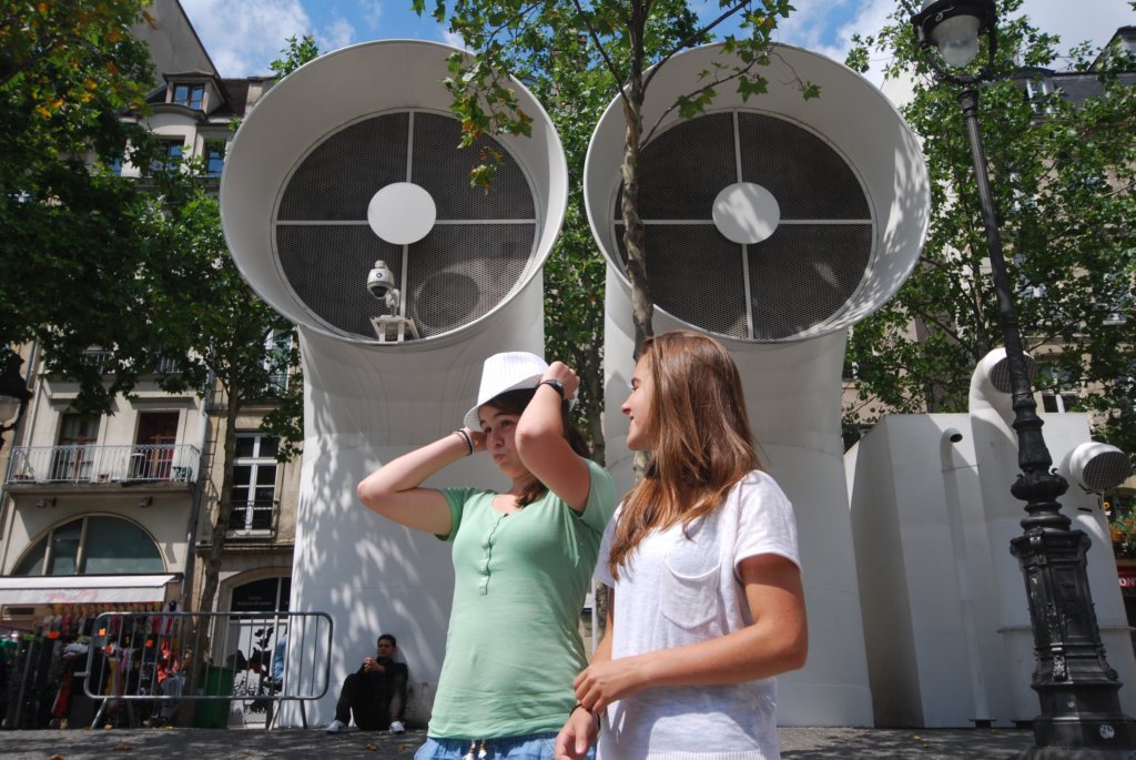 Une photo de l'album « Rencontre avec Dominique — Paris » sur le site web de la famille Ratté.