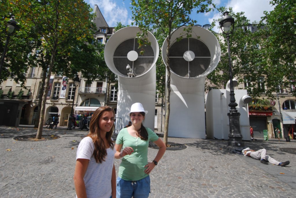 Une photo de l'album « Rencontre avec Dominique — Paris » sur le site web de la famille Ratté.