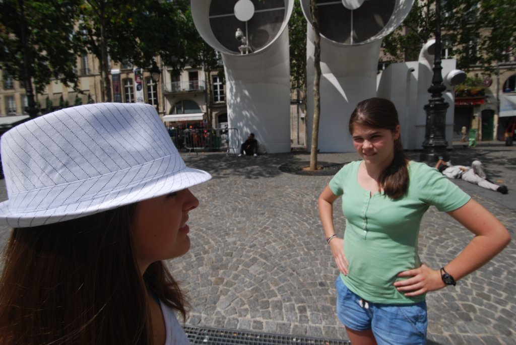 Une photo de l'album « Rencontre avec Dominique — Paris » sur le site web de la famille Ratté.