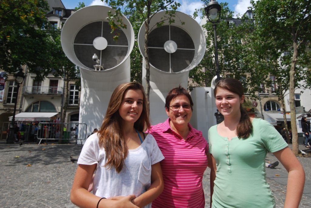 Une photo de l'album « Rencontre avec Dominique — Paris » sur le site web de la famille Ratté.