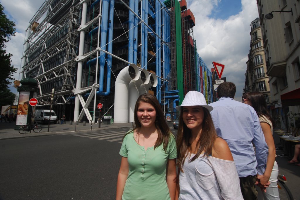 Une photo de l'album « Rencontre avec Dominique — Paris » sur le site web de la famille Ratté.