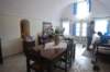 La première section de notre chambre (sallle à manger, deux lits, ...