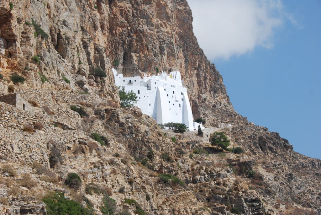 Le monastère accroché à la falaise