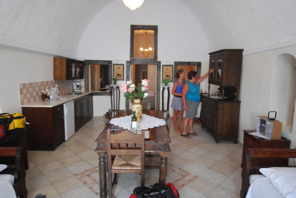 vue de l'autre côté (cuisinette, vaissellier...)
