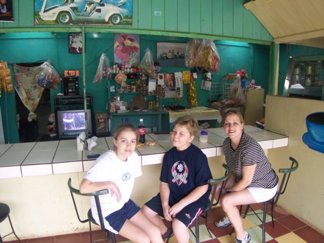 Une photo de l'album « Costa Rica 2004 » sur le site web de la famille Ratté.