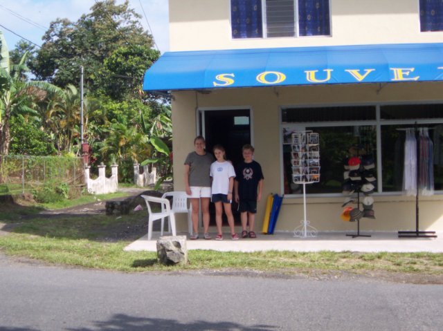 Une photo de l'album « Costa Rica 2004 » sur le site web de la famille Ratté.
