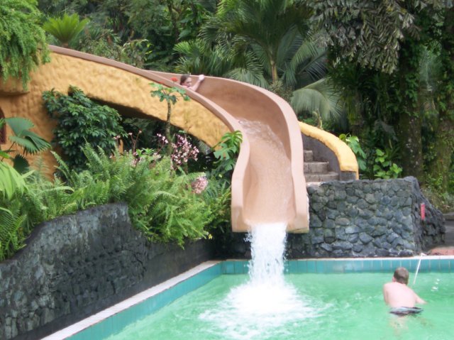 Une photo de l'album « Costa Rica 2004 » sur le site web de la famille Ratté.