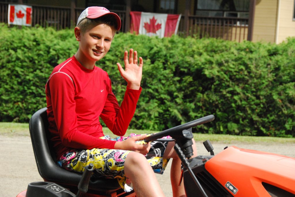 Une photo de l'album « Fête du Canada à Glen Sutton » sur le site web de la famille Ratté.