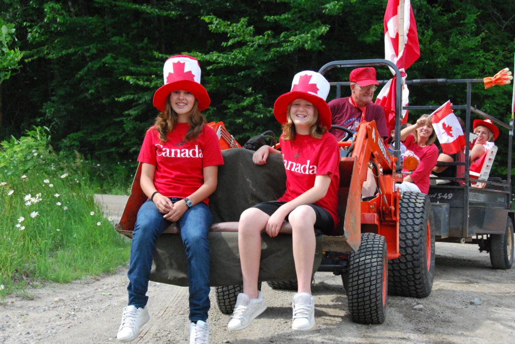 Une photo de l'album « Fête du Canada à Glen Sutton » sur le site web de la famille Ratté.