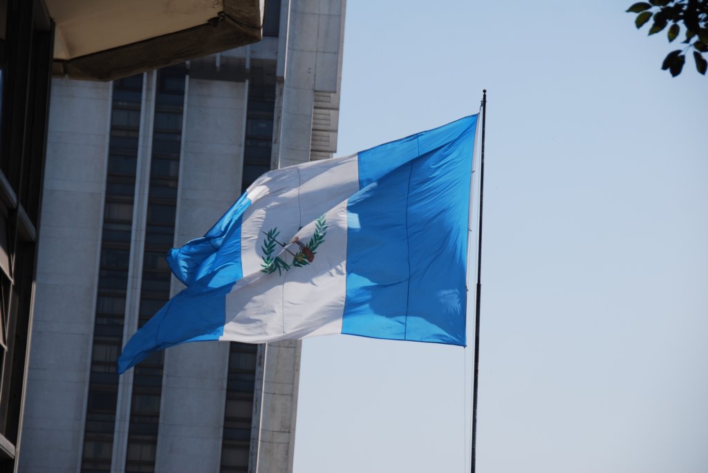 drapeauguatmaltque.jpg