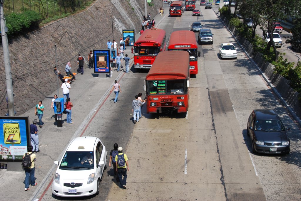 onprendlautobusaumilieudutraffic.jpg
