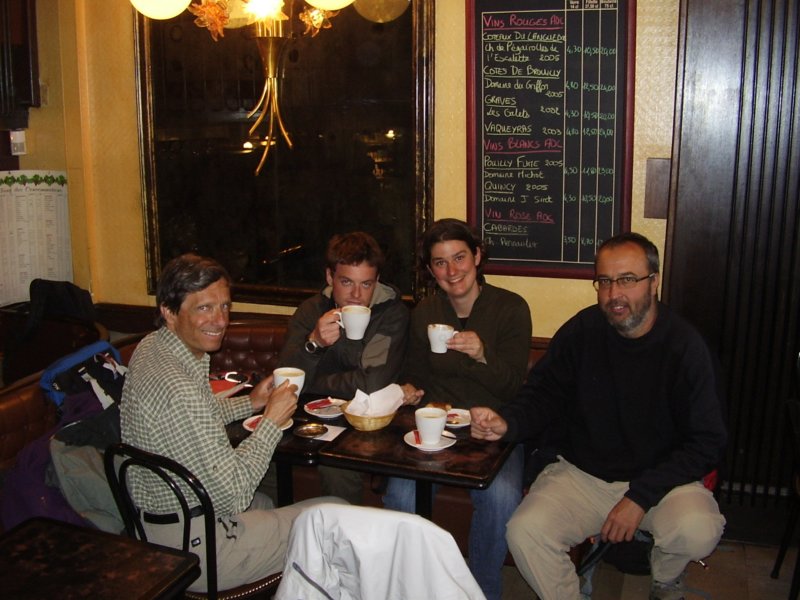 arrtparisquelquesheuresletempsdedgusteruncafetuncroissantmmorable.jpg
