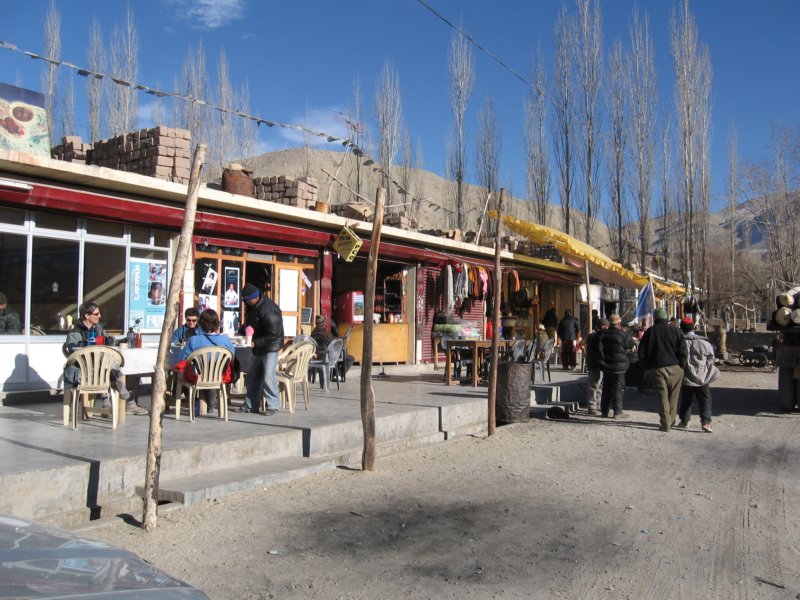 restaurantsurleborddelarouteonprendunesoupesurleterrasse.jpg