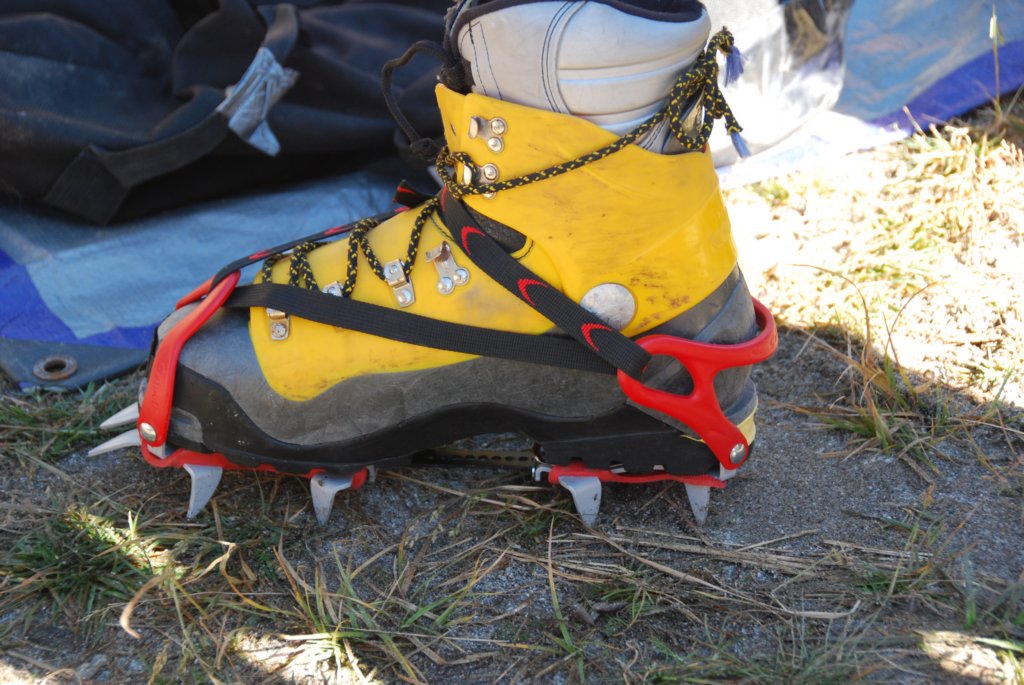 bottedalpinismeaveccrampons.jpg