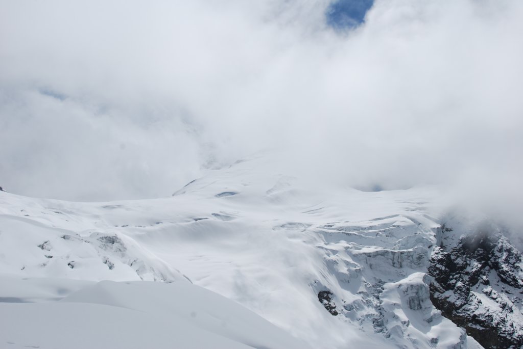 Commme d'habitude, les nuages arrivent du fond de la vallée sur l'heure du midi