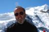 Le soleil réfléchi maintenant sur la neige, et à cette altitude, il ne pardonne pas.Crème solaire et lunettes de soleil sont incontournables