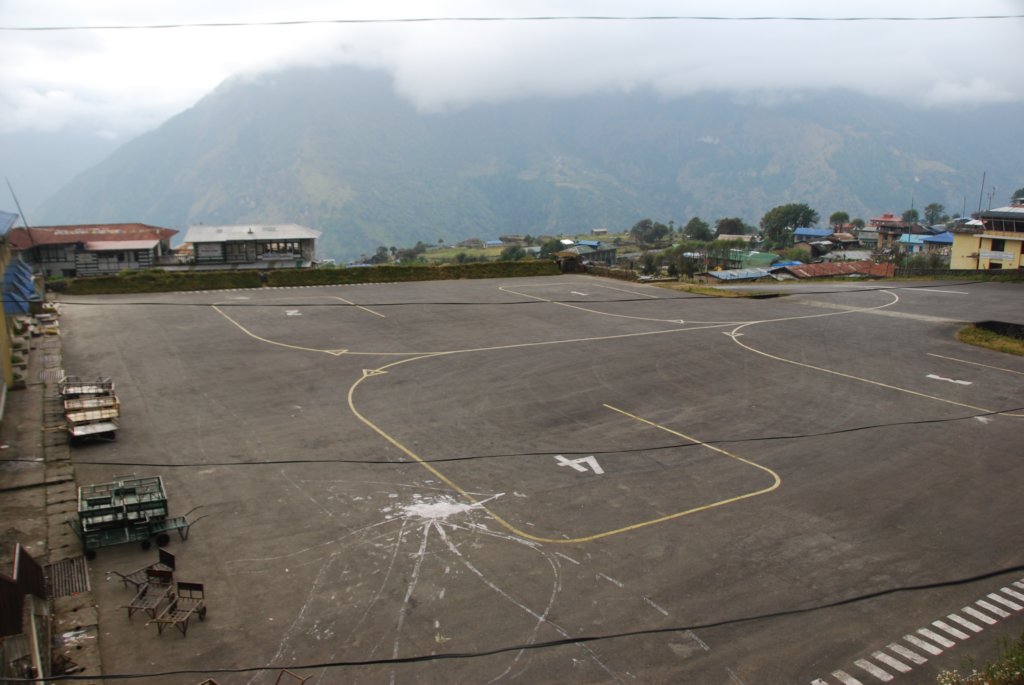 Le tarmac (seulement 4 places pour petit avion)