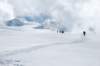 On suit la trace, sinon gare à l'enfoncement dans la neige
