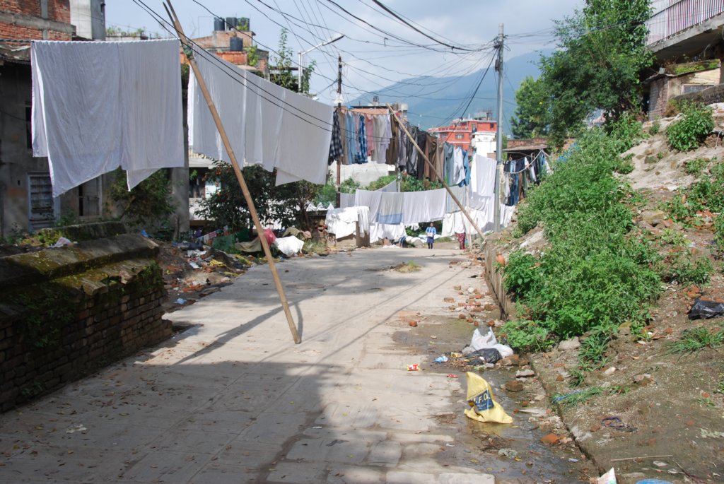 On étend le linge à sécher où l'on trouve de la place