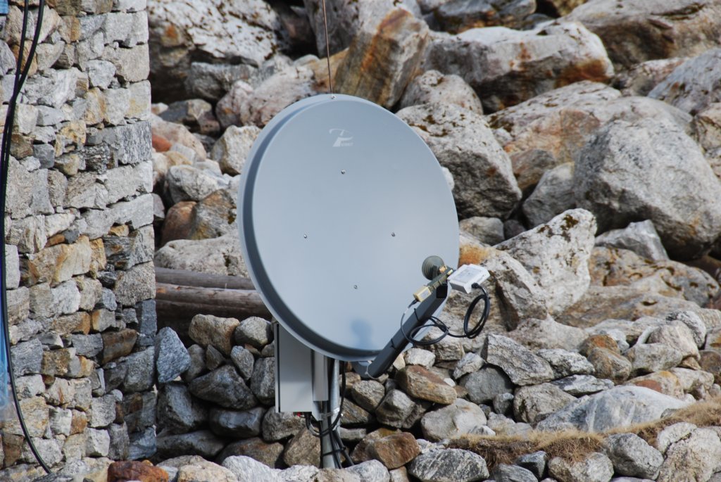 ...permet la téléphonie et la télévision dans quelques endroits priviliégés