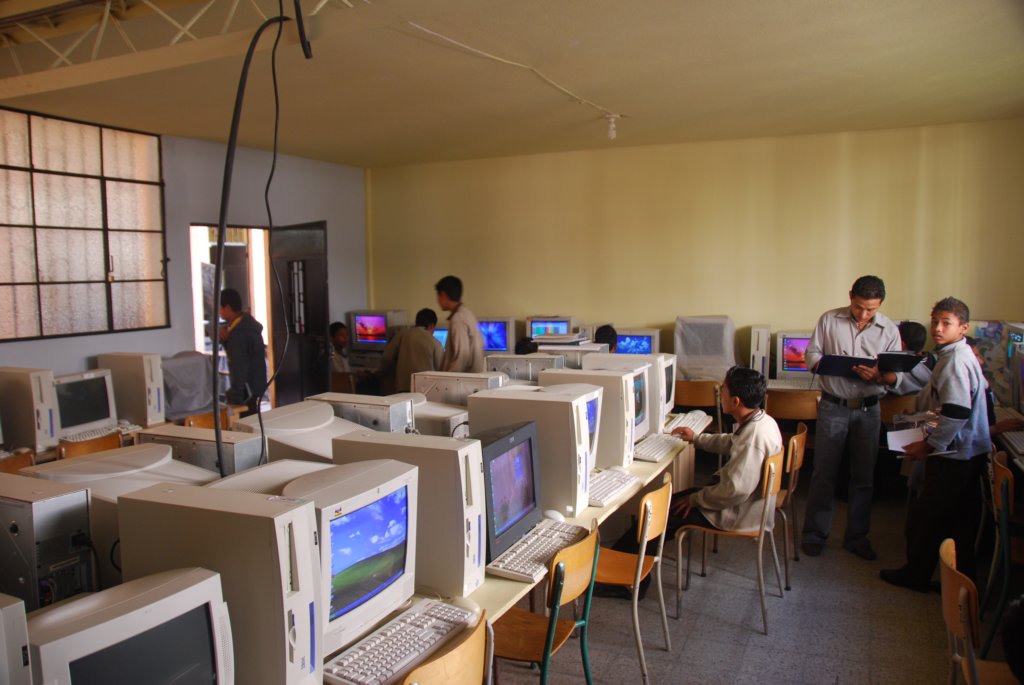 L'ajout d'une classe d'informatique a été rendu possible par le don d'ordinateurs d'une commission scolaire de Beauce