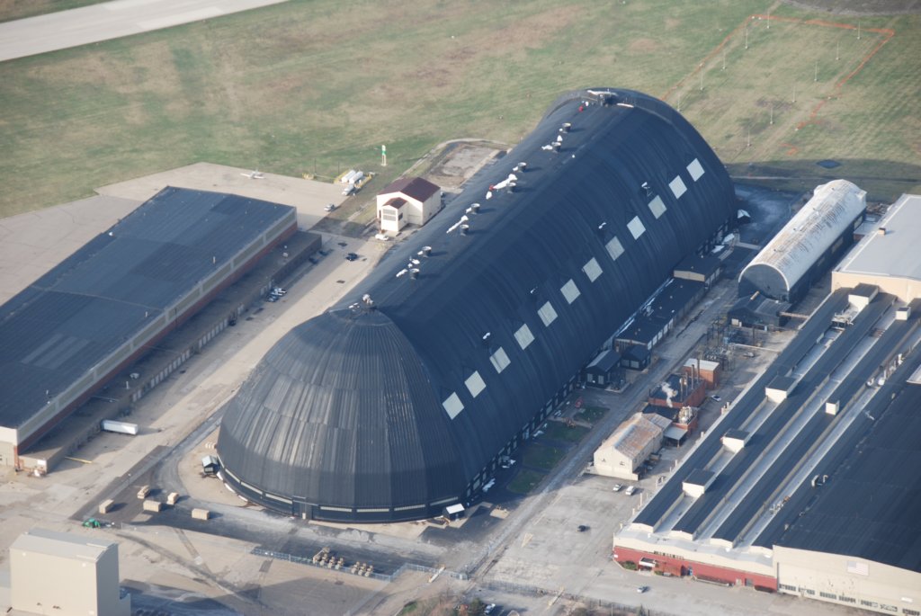onyentreposeleblimpunzeppelinremplidhlium.jpg