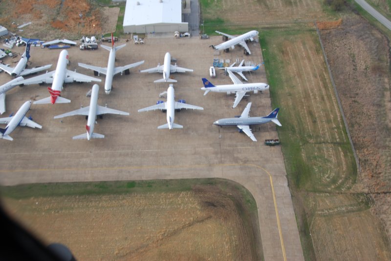 remarquezlesdeuxavionsenhautdroitequelonacommencdmanteler.jpg