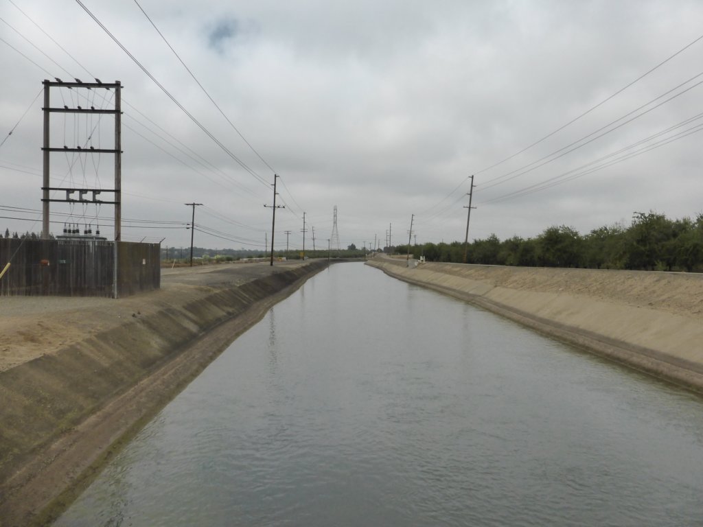 Irrigation et canalisation pour la culture maréchère dans la vallée centrale