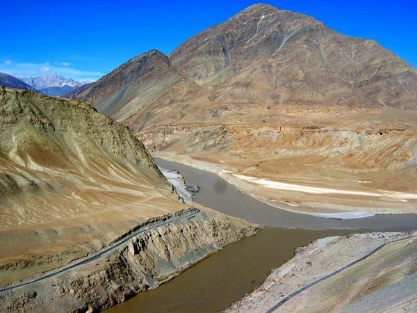 Jonction de l'Indus et du Zanskar (photo d'été)