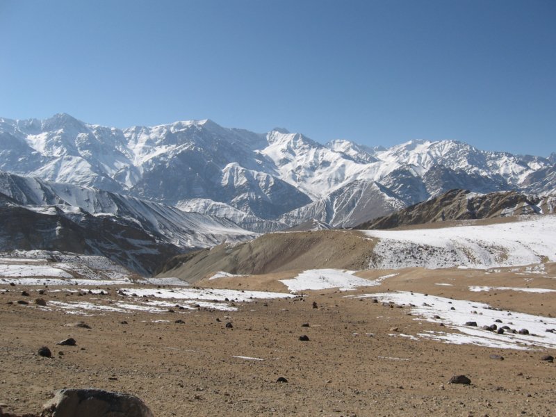 On longe l'Indus, puis on remonte une petite route le long du Zanskar