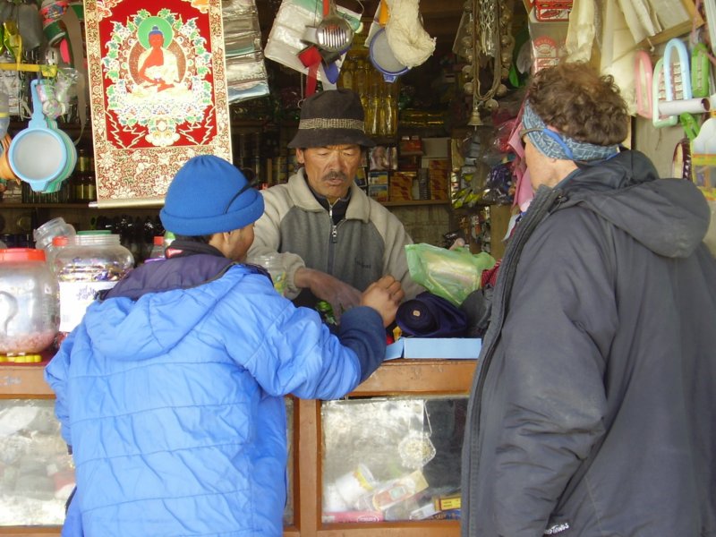 Quelques commerces sont ouverts,
